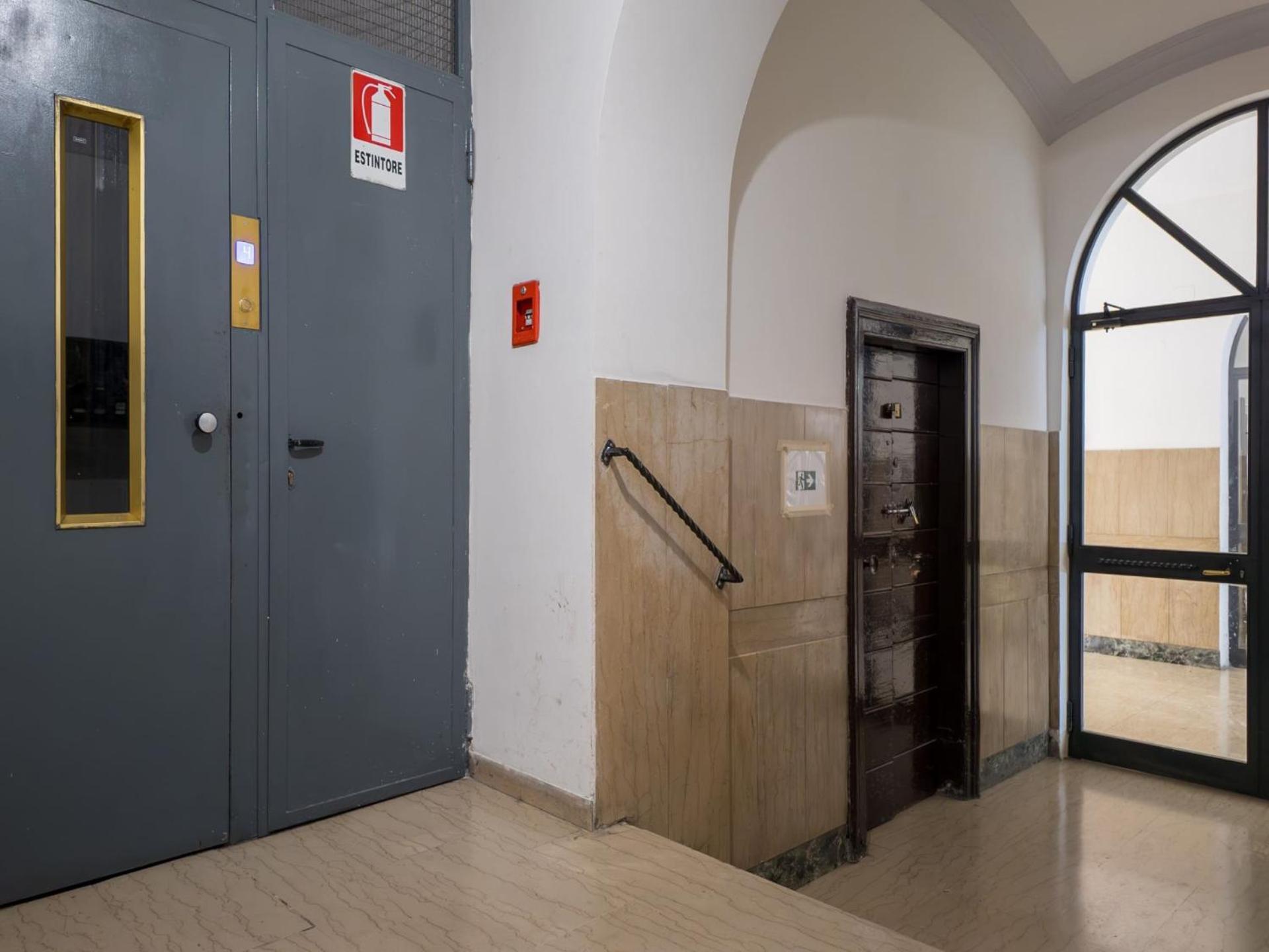The Rent - Modern Two-bedroom In Esquilino Area * Roma