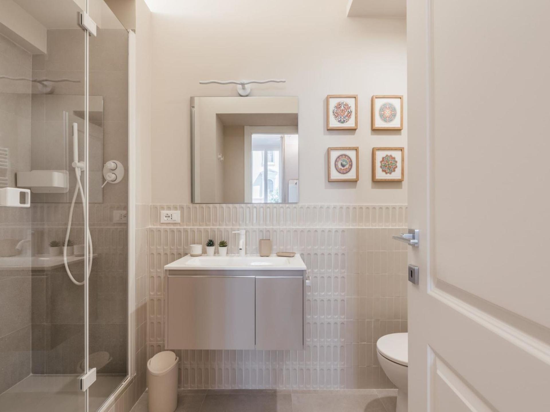 The Rent - Modern Two-bedroom In Esquilino Area Roma