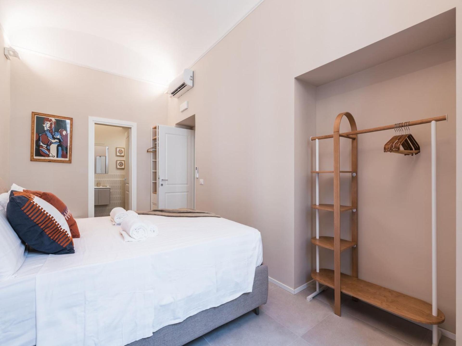 The Rent - Modern Two-bedroom In Esquilino Area Roma
